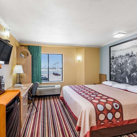 Super 8 By Wyndham Midland Motel Exterior photo